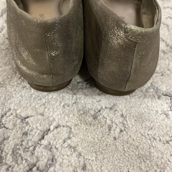Antonio Melanie gold flats with round jeweled detail Size 7.5M - Picture 12 of 17